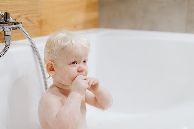 Producten voor je baby in bad gebruiken